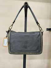 Carica l&#39;immagine nel visualizzatore di Gallery, Pochette Bayside84 422

