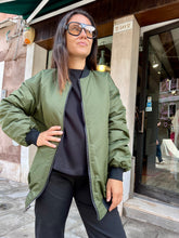 Carica l&#39;immagine nel visualizzatore di Gallery, Bomber Reversibile
