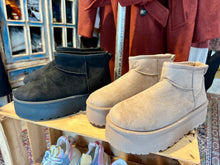 Carica l&#39;immagine nel visualizzatore di Gallery, Stivaletti Eco-pelliccia

