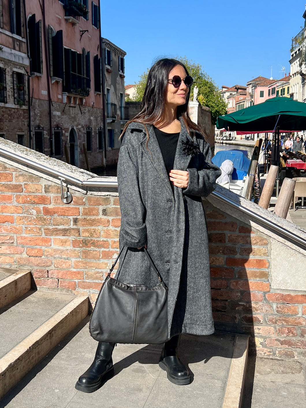 Susy Mix Cappotto spinato con Spilla