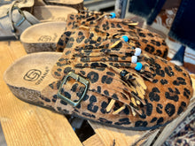 Carica l&#39;immagine nel visualizzatore di Gallery, Sabot frange LEOPARD
