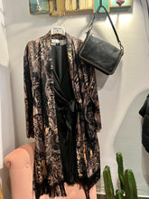 Carica l&#39;immagine nel visualizzatore di Gallery, Kimono con Frange
