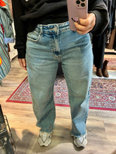 Carica l'immagine nel visualizzatore di Gallery, Jeans Dritti
