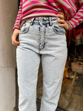 Carica l&#39;immagine nel visualizzatore di Gallery, Jeans Boysfriend Strappo
