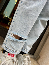 Carica l&#39;immagine nel visualizzatore di Gallery, Jeans Boysfriend Strappo
