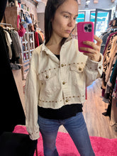 Carica l&#39;immagine nel visualizzatore di Gallery, Camicia Jeans Borchie
