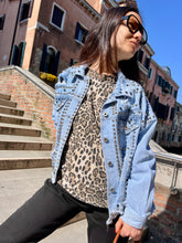 Carica l&#39;immagine nel visualizzatore di Gallery, Susy Mix Giubbino Jeans Borchie
