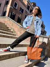 Carica l&#39;immagine nel visualizzatore di Gallery, Susy Mix Giubbino Jeans Borchie
