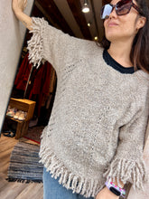 Carica l&#39;immagine nel visualizzatore di Gallery, Maglione frange
