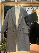 Carica l'immagine nel visualizzatore di Gallery, Cappotto micro-fantasia
