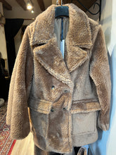 Carica l'immagine nel visualizzatore di Gallery, Cappotto Teddy
