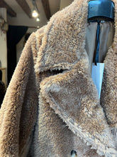 Carica l'immagine nel visualizzatore di Gallery, Cappotto Teddy
