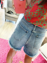 Carica l&#39;immagine nel visualizzatore di Gallery, Susy Mix Jeans corto
