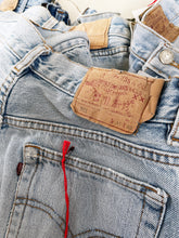 Carica l&#39;immagine nel visualizzatore di Gallery, California Vintage Levi’s Shorts
