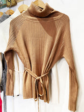 Carica l&#39;immagine nel visualizzatore di Gallery, You Decide Maglia cintura
